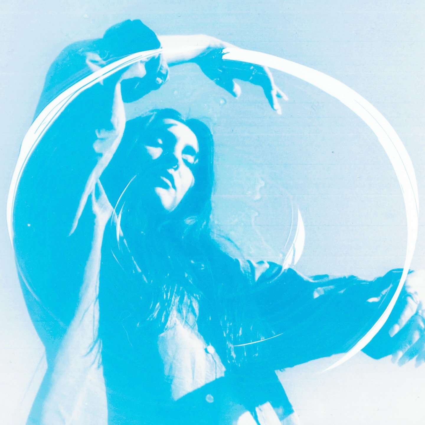 YA ESTÁ ARRIBA 😭🩵 Fuego Tan Frío en tu plataforma favorita
una canción llena de corazón y sentimiento que espero logre transmitirse. del dolor pueden salir cosas bellas.

gracias gracias gracias a
@facci.wav en la producción y mezcla
@hey.inaa en la co-composición y letra
@holzmasters en el master
@tomscordero en el piano
@elvientocanta en la flauta traversa
@catainsk en la foto
@mmmarig en la cianotipia
@altafonte_chile en la distribución

videoclip disponible hoy a las 20:30 por mi canal de youtube

💙💙💙