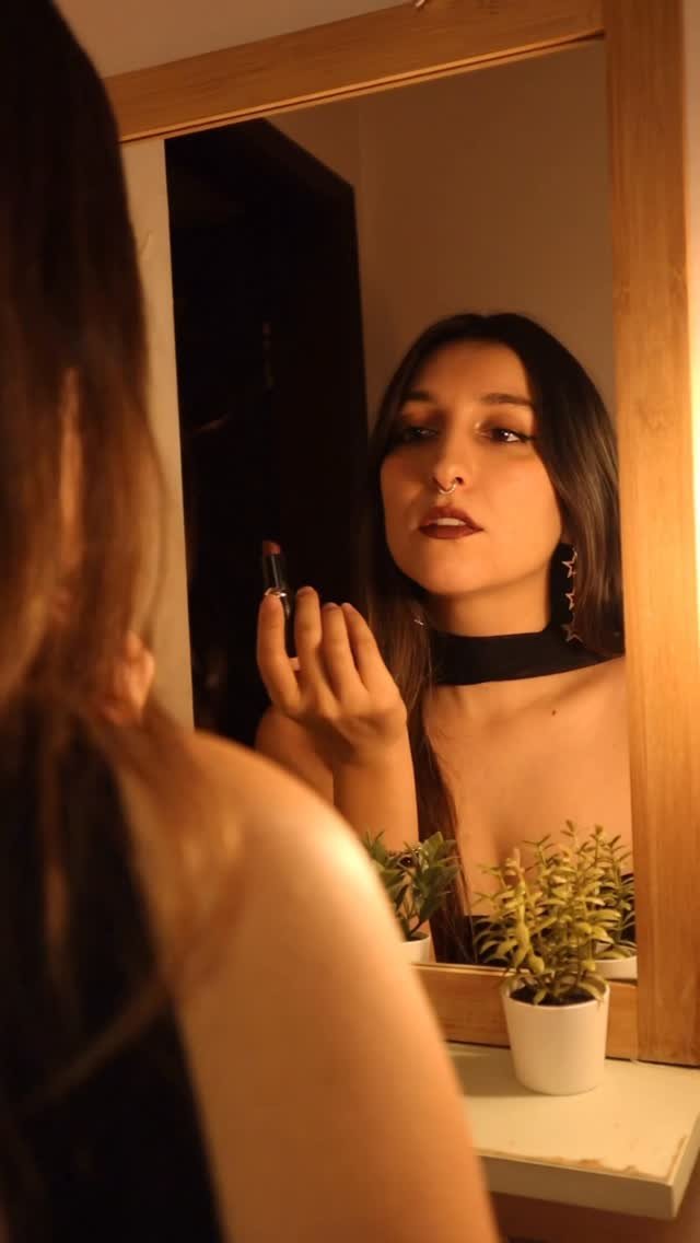 omgggg nuevo single! FRENESÍ se estrena el próximo 30 de abril 💫🍸 pre-save en mi bioooo anda a guardarla y celebramos chin chin